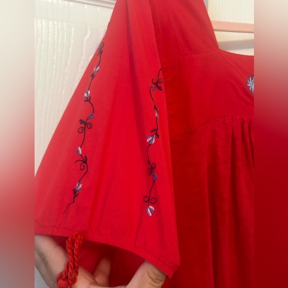 💙Time and Tru Red Blouse with Blue Embroidery xxl - Picture 5 of 5